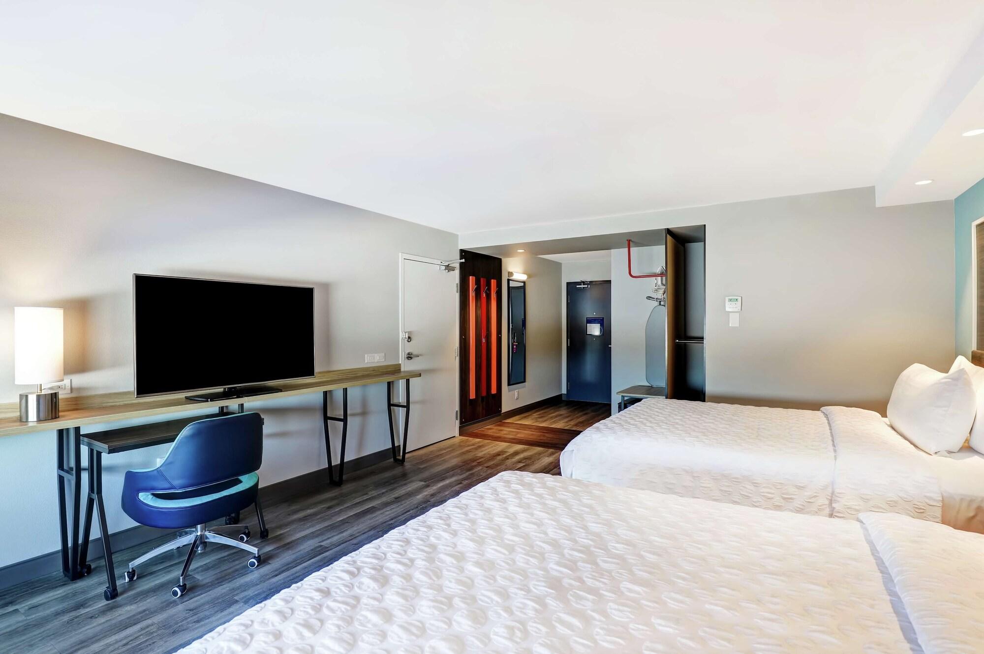 Tru By Hilton Edmonton Windermere Ngoại thất bức ảnh