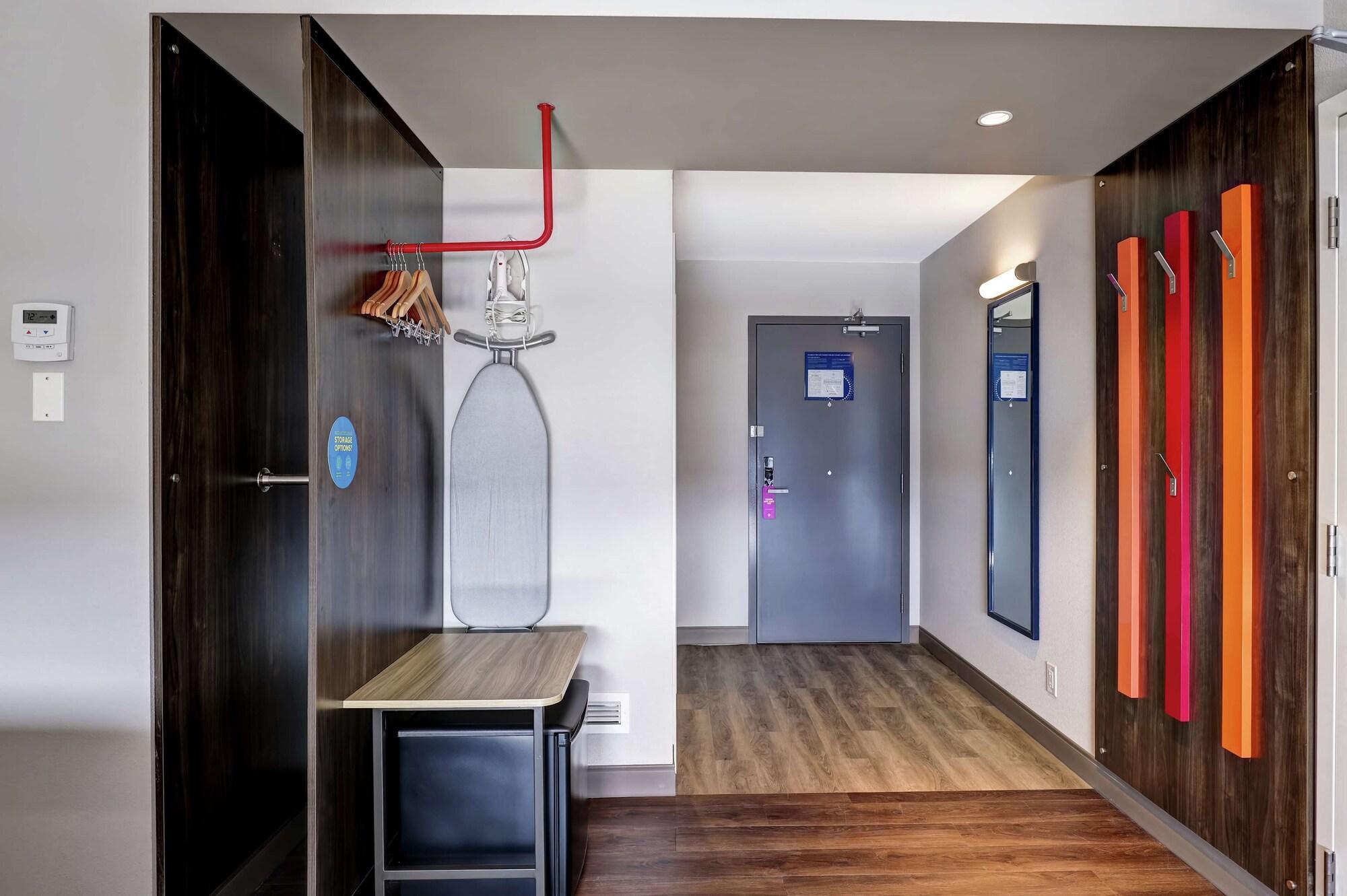 Tru By Hilton Edmonton Windermere Ngoại thất bức ảnh